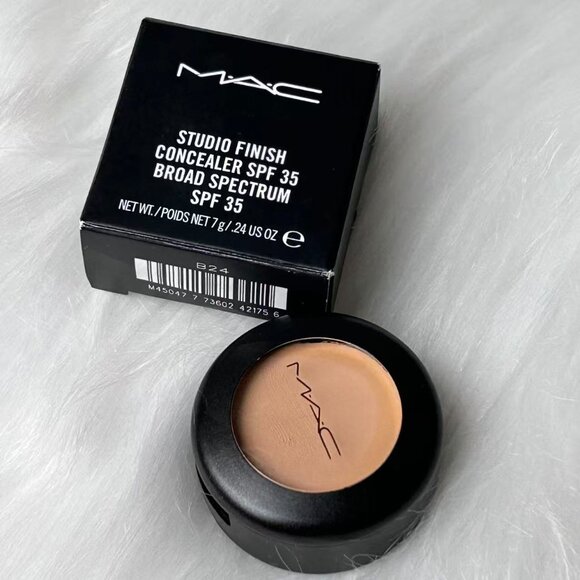 MAC Studio Finish Concealer SPF35~NC25~Full Size 7 g/0.24 oz - Picture 3 of 4